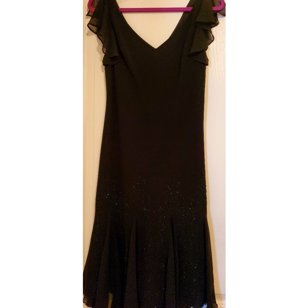Ladies dress v-neck size-6